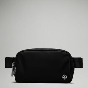 Lululemon “everywhere belt bag mini”, black